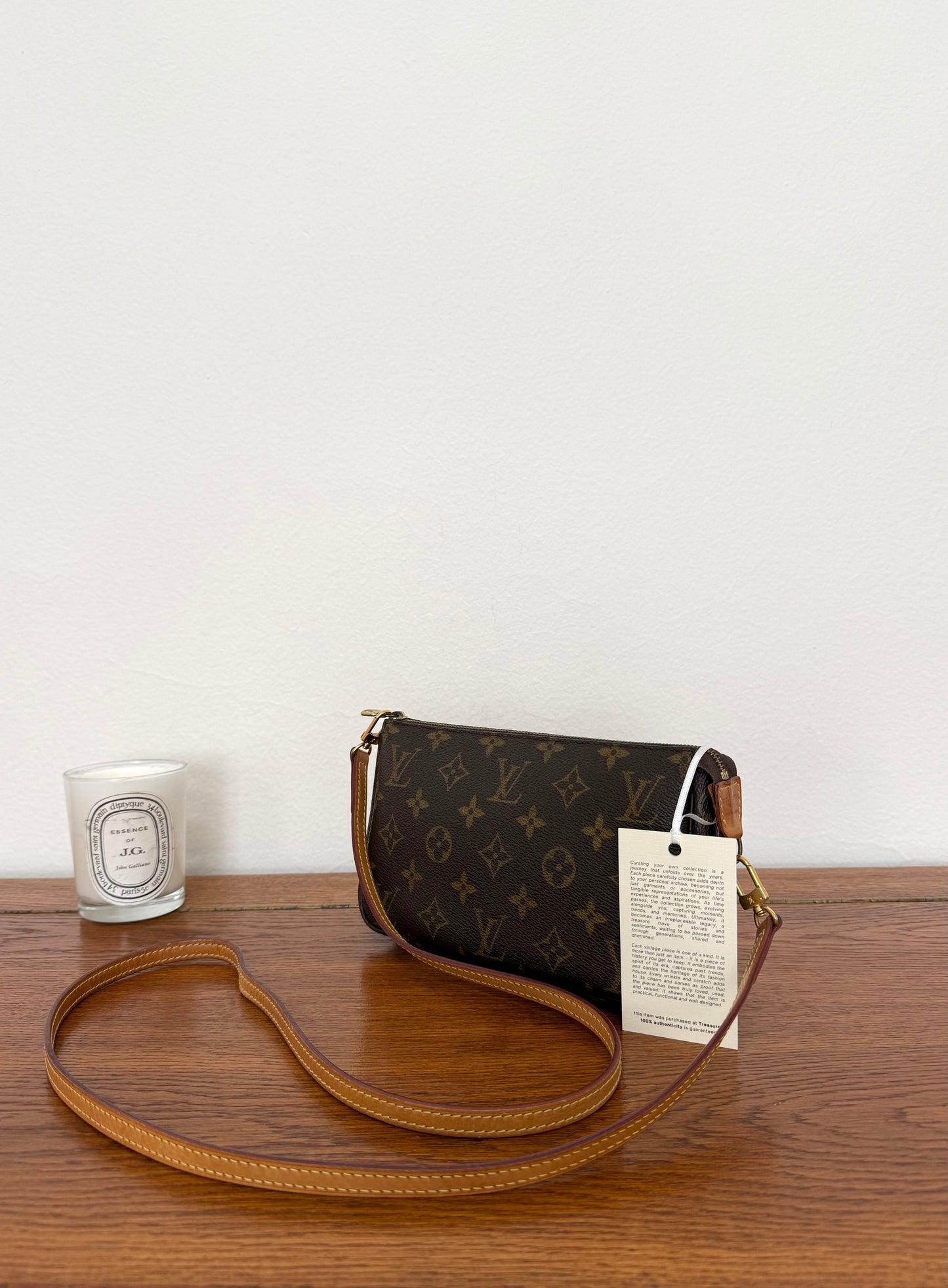 LV POCHETTE