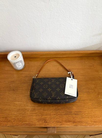 LV POCHETTE 273