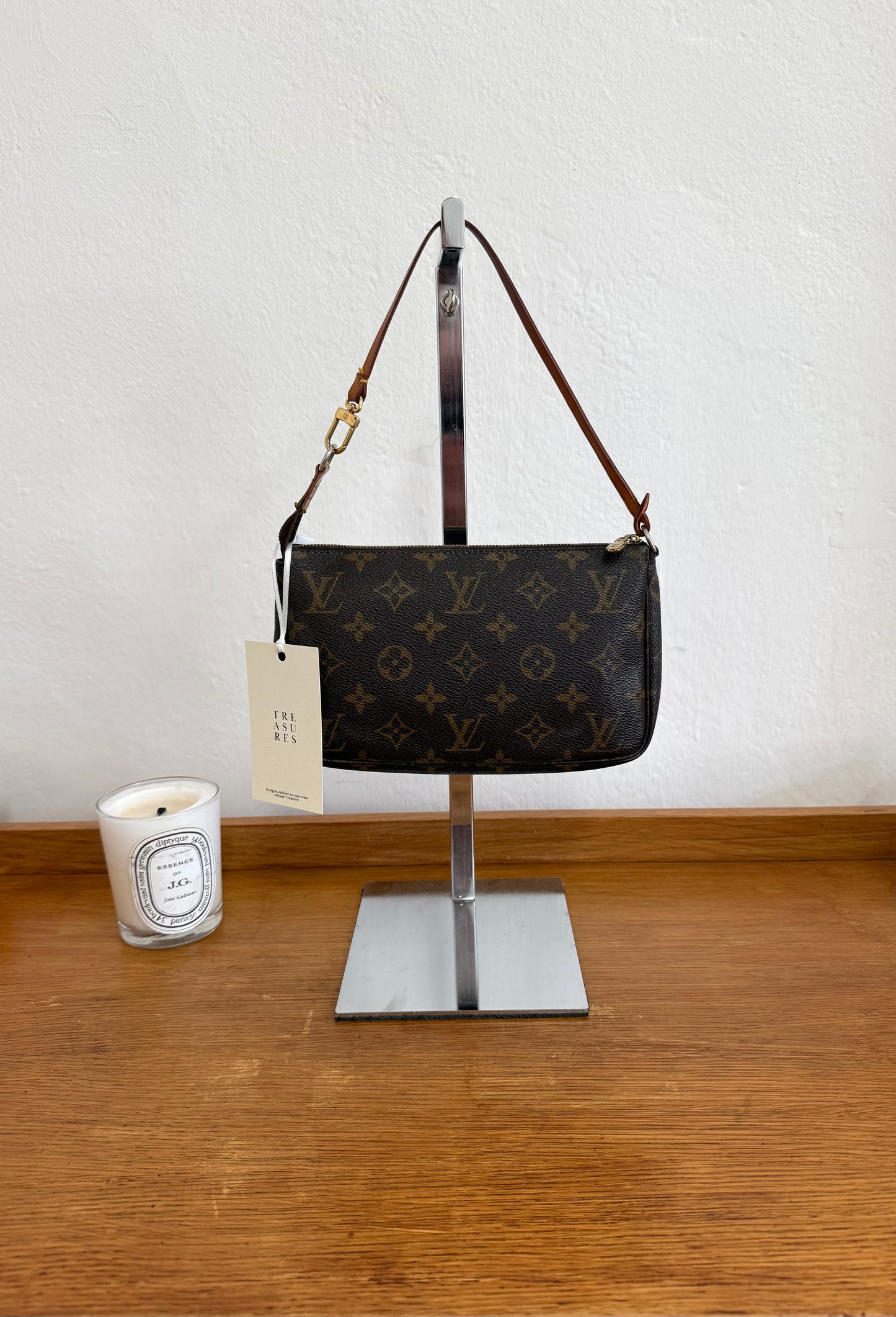 LV POCHETTE 303
