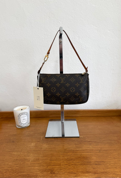 LV POCHETTE 303