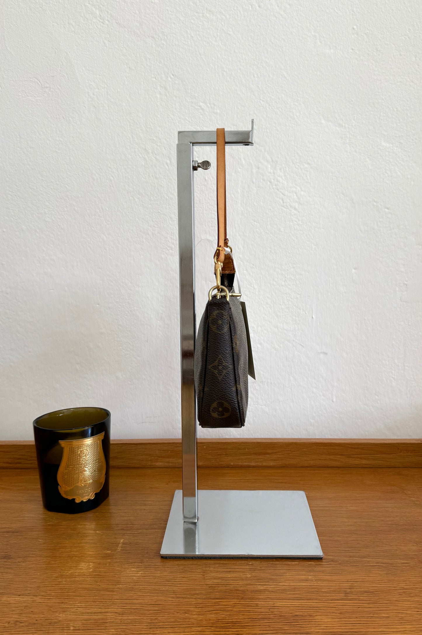 LV POCHETTE
