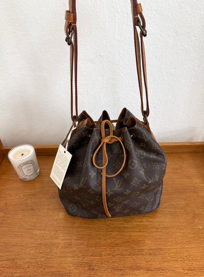 LV PETIT NOÉ MONOGRAM BUCKET BAG