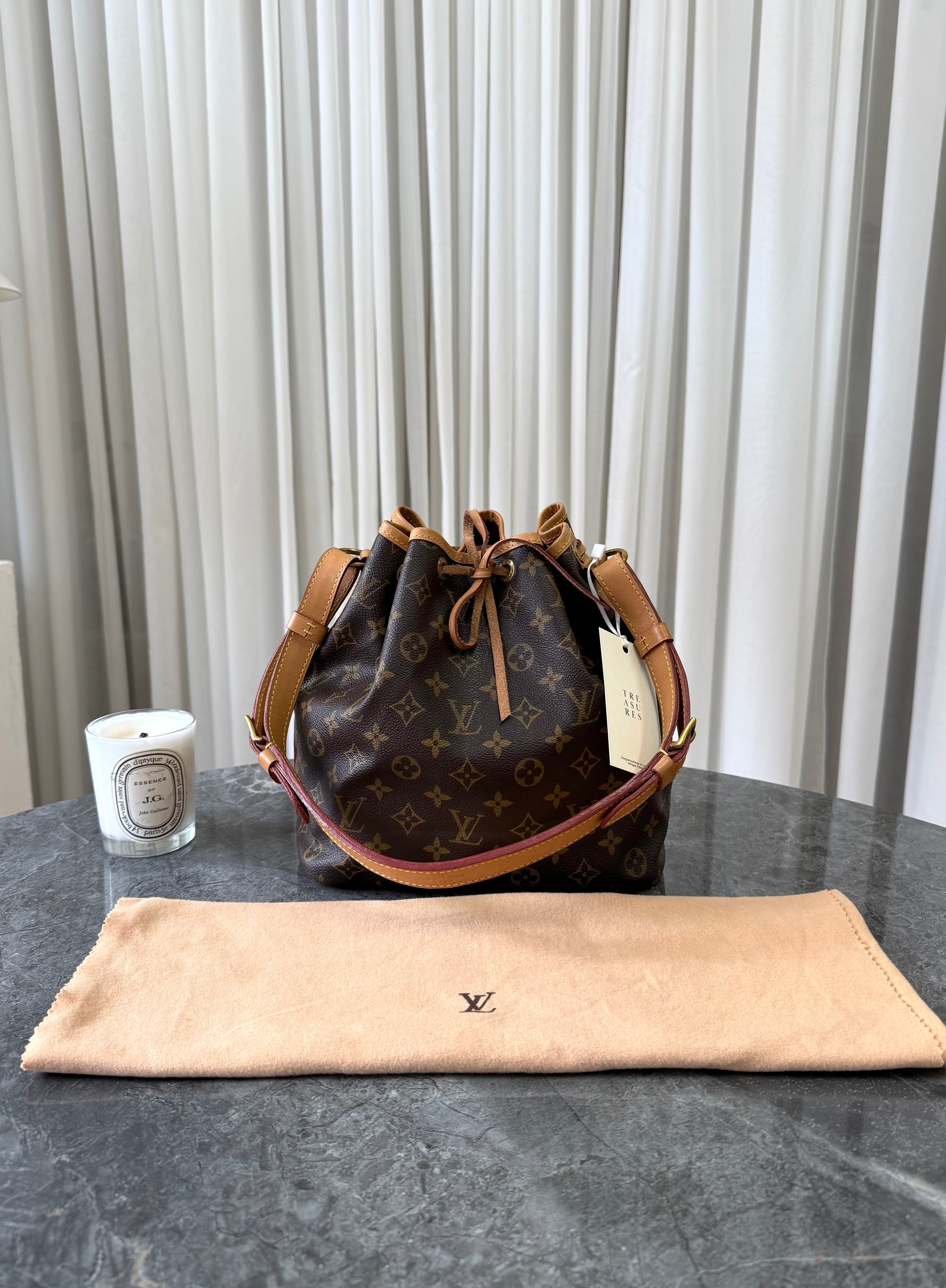 LV PETIT NOÉ MONOGRAM BUCKET BAG