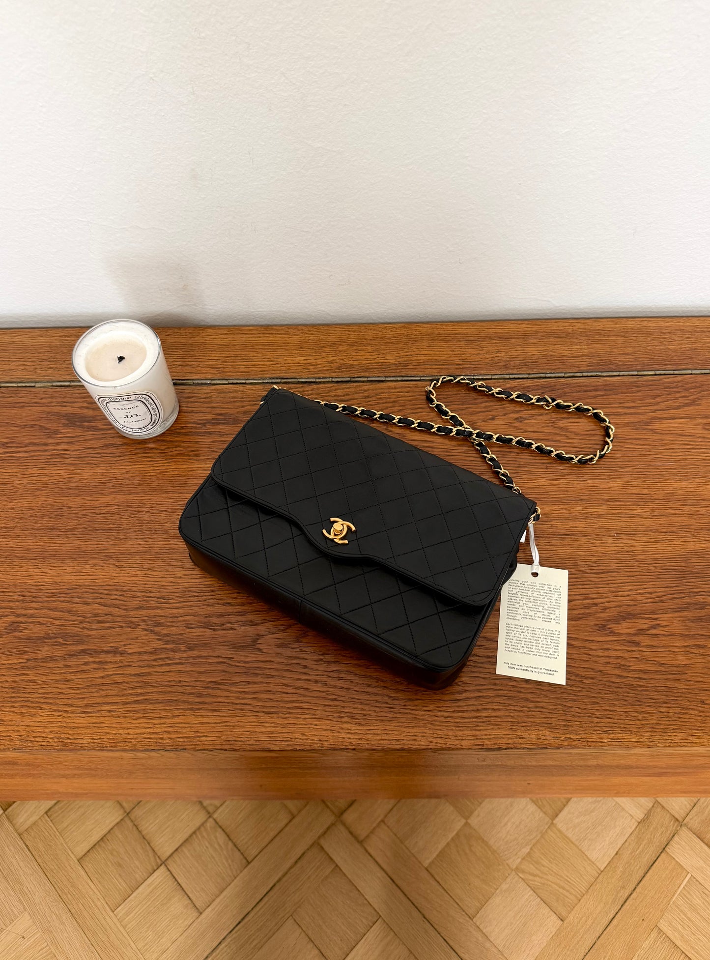 CHANEL BLACK TWIST LOCK FLAP BAG LAMBSKIN GOLD HW
