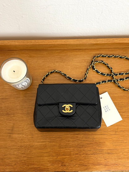 CHANEL SINGLE FLAP BAG BLACK LAMBSKIN