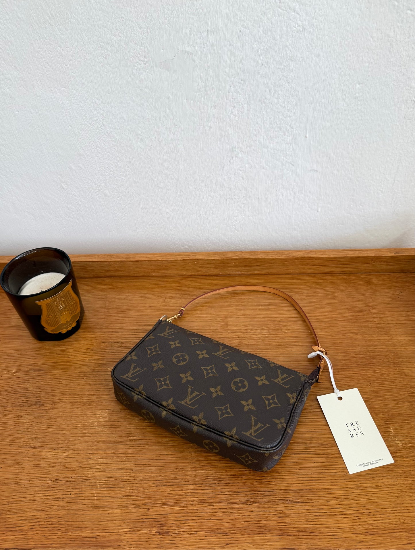 LV POCHETTE