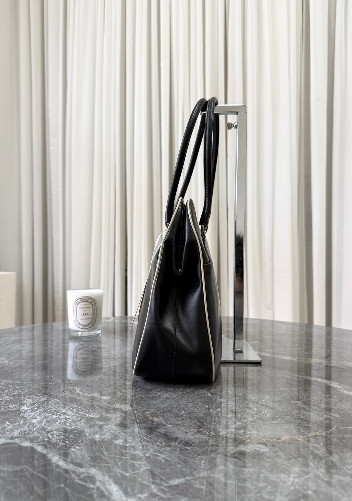 Prada Triangle bowling bag z černé kůže spazzolato, foto 5