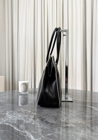 Prada Triangle bowling bag z černé kůže spazzolato, foto 5