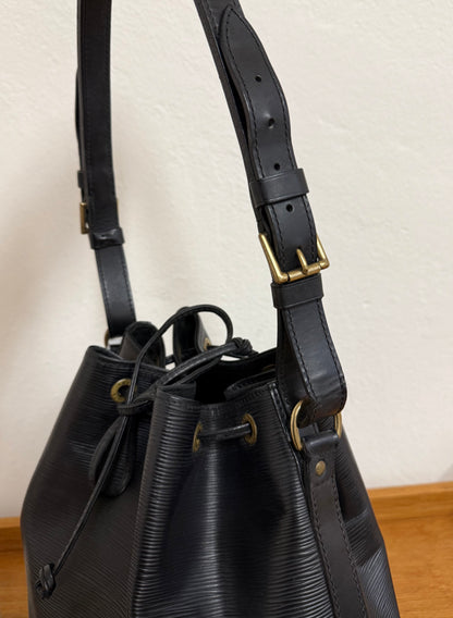 LV EPI PETIT NOÉ BLACK BUCKET BAG