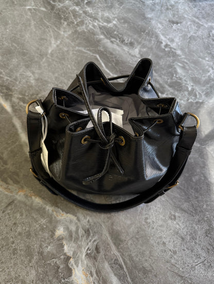 LV EPI PETIT NOÉ BLACK BUCKET BAG