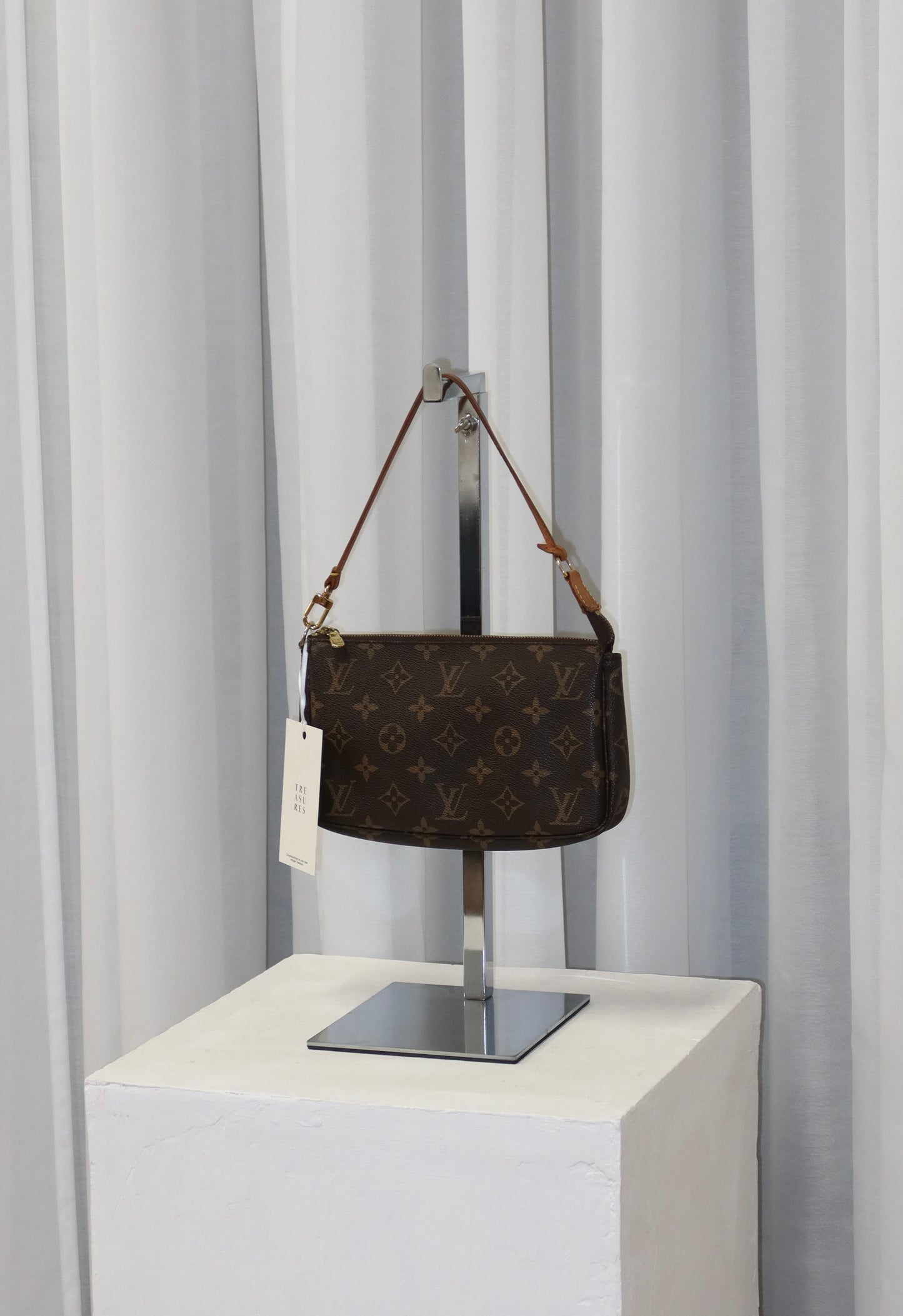 LV POCHETTE