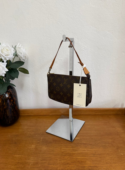 LV POCHETTE