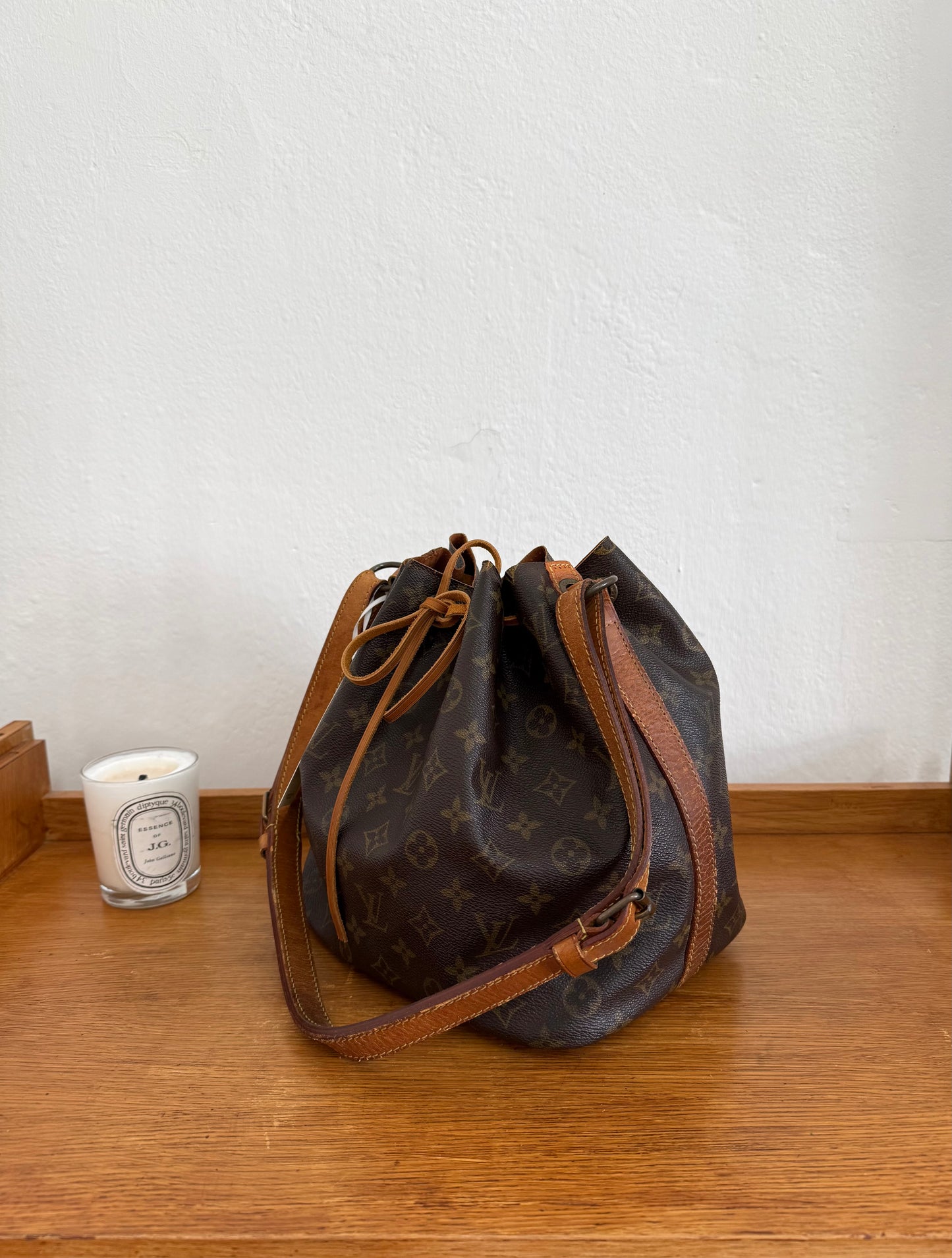 LV PETIT NOÉ MONOGRAM BUCKET BAG