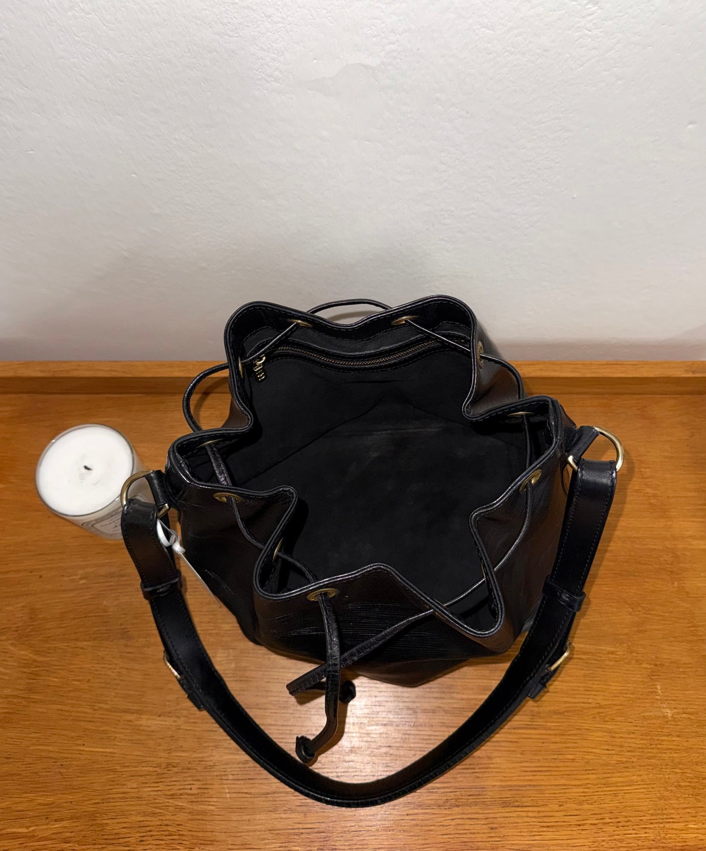 LV EPI PETIT NOÉ BLACK BUCKET BAG