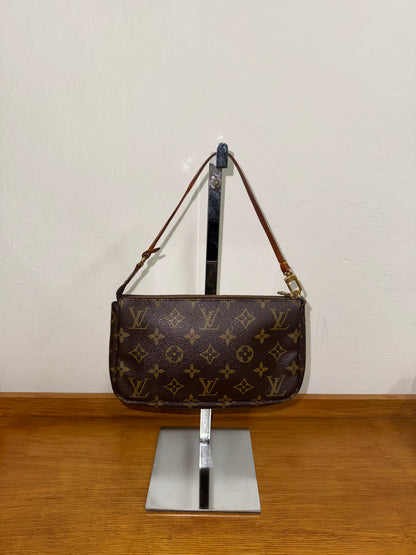LOUIS VUITTON POCHETTE