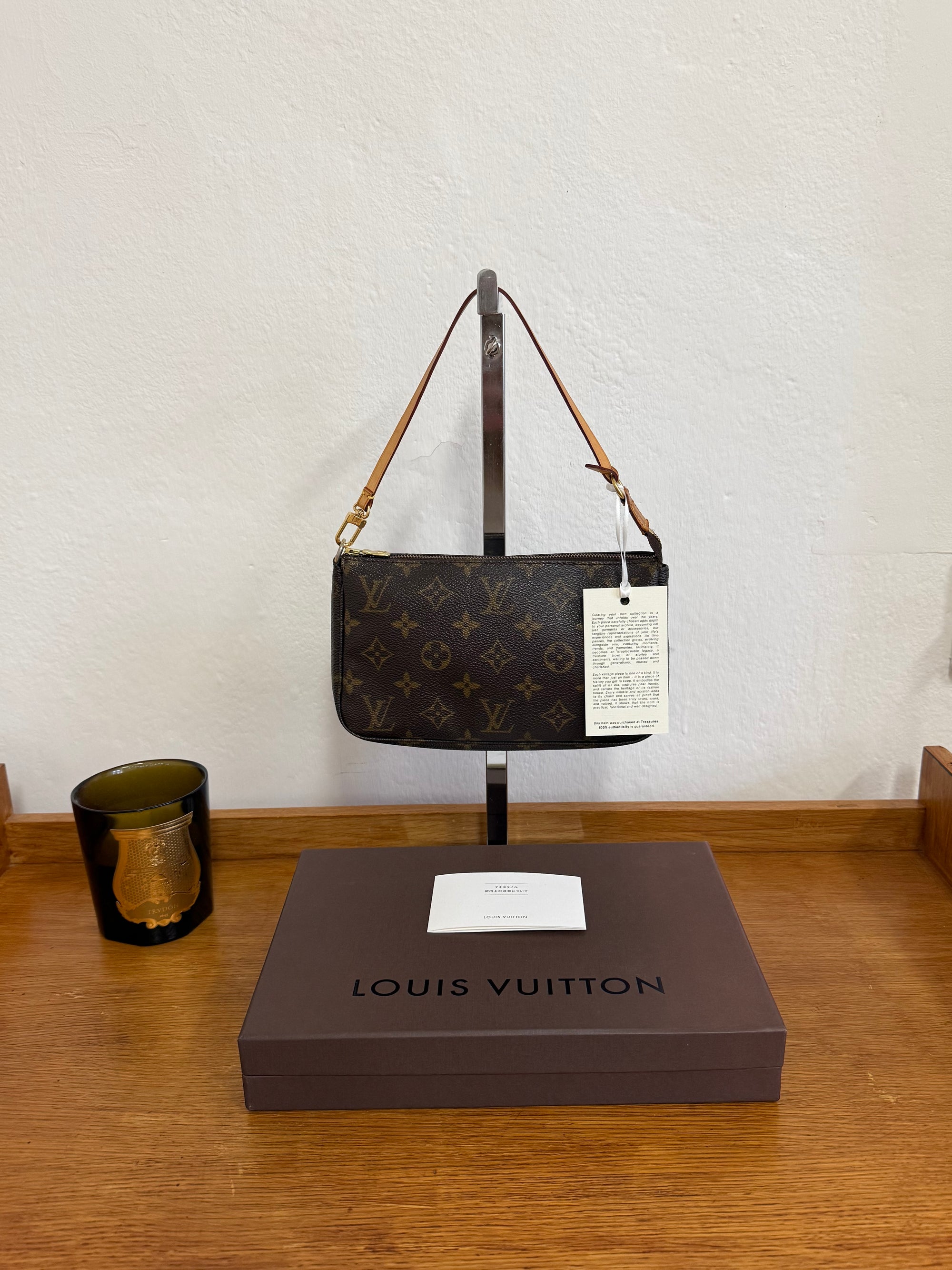 LV POCHETTE