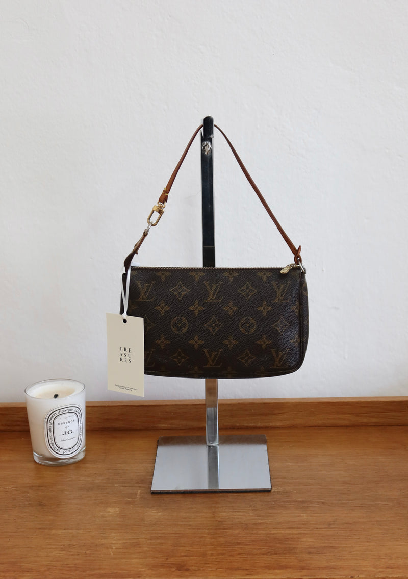 LV POCHETTE 303
