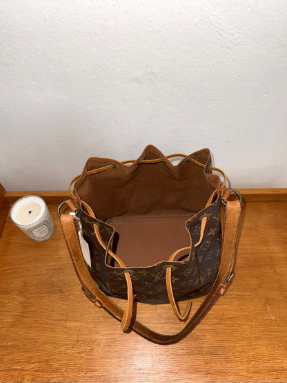 LV PETIT NOÉ MONOGRAM BUCKET BAG