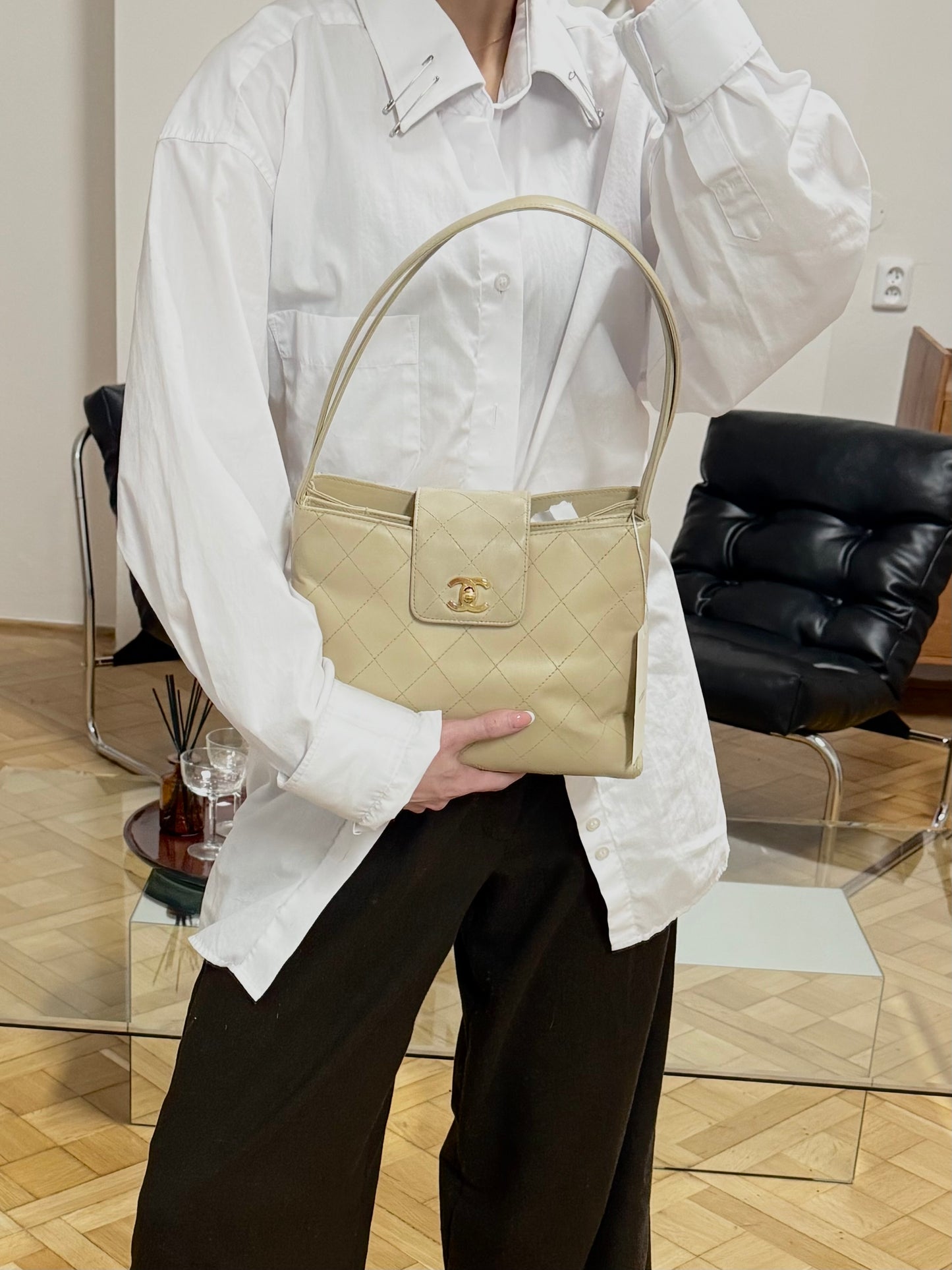 CHANEL KELLY SHOULDER BAG BEIGE TWIST LOCK 24K GOLD