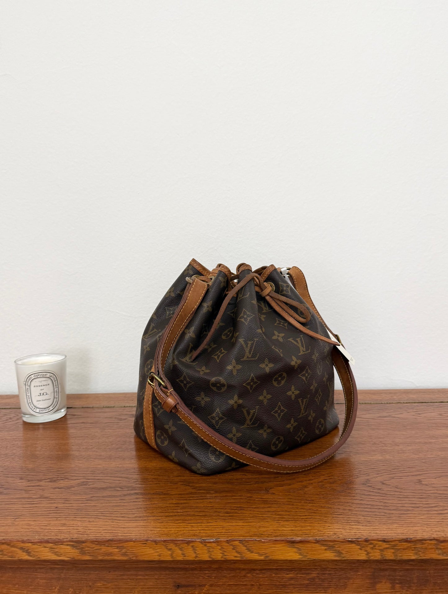 LV PETIT NOÉ MONOGRAM BUCKET BAG 318