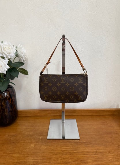 LV POCHETTE