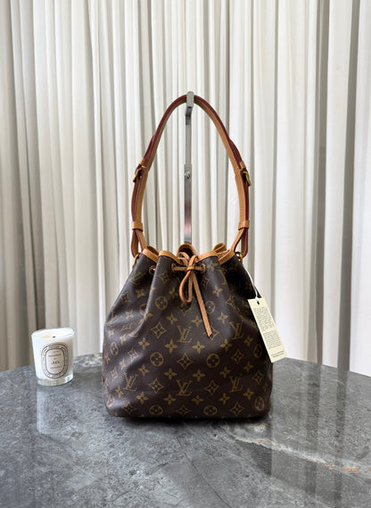 LV PETIT NOÉ MONOGRAM BUCKET BAG