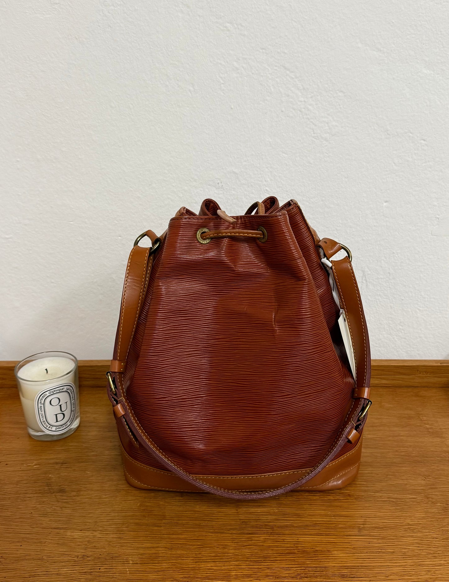 LV PETIT EPI NOÉ BROWN BUCKET BAG