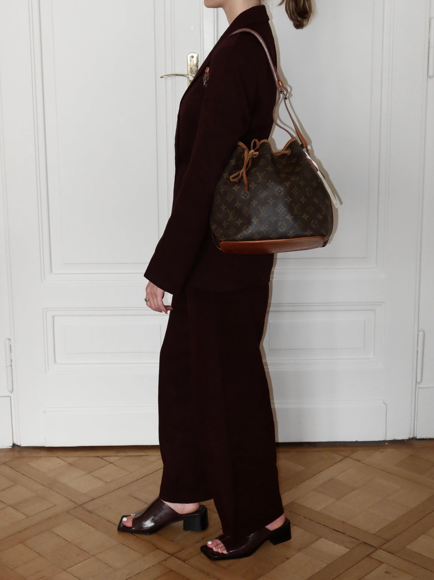 LV PETIT NOÉ MONOGRAM BUCKET BAG 319