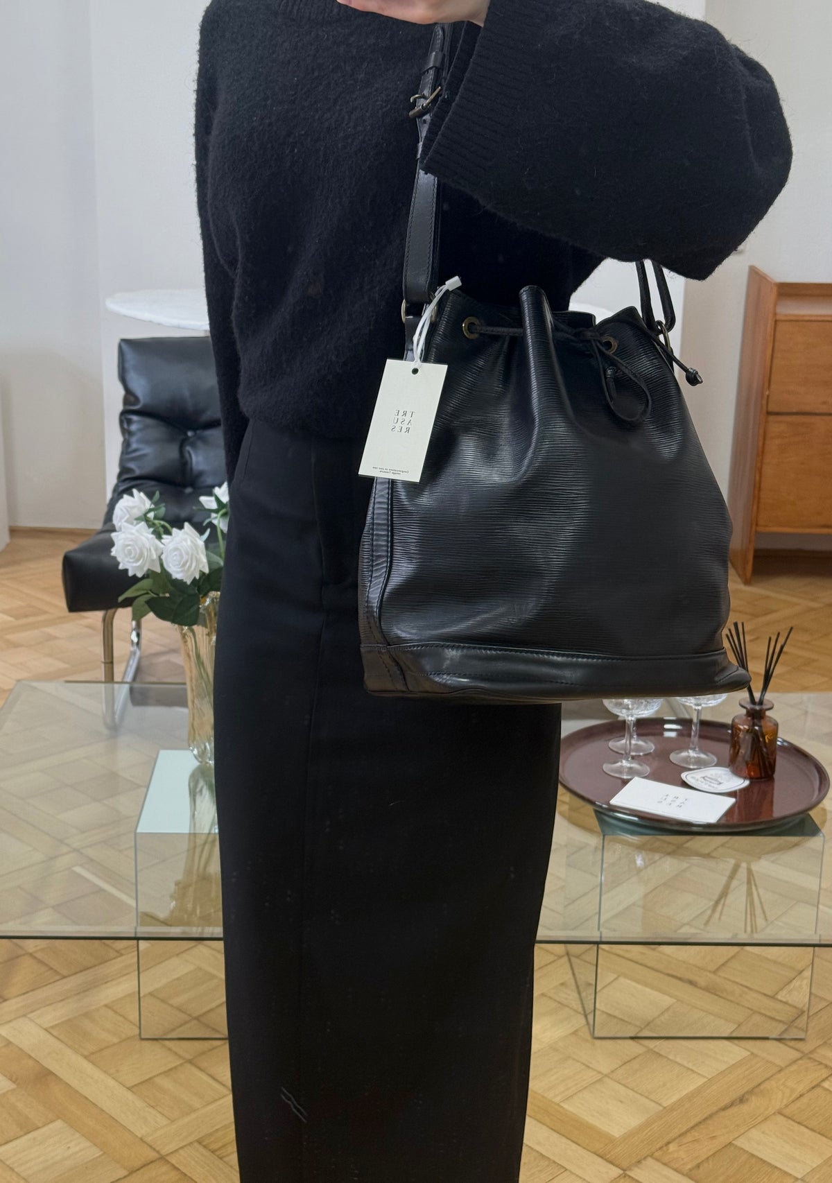 LV EPI NOÉ BLACK BUCKET BAG