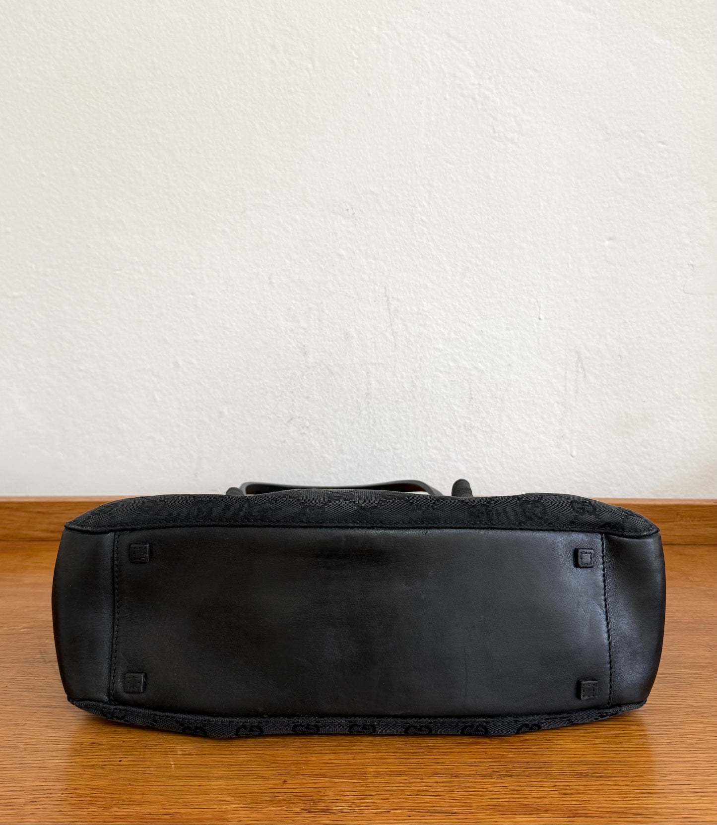 GUCCI GG SHOULDER BAG BLACK WITH POUCH