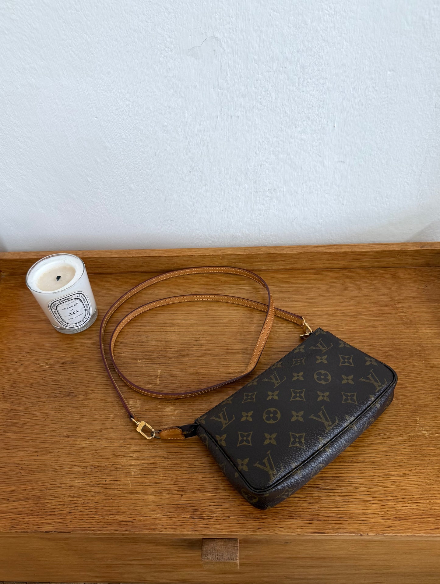 LV POCHETTE