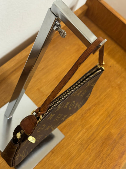 LOUIS VUITTON POCHETTE