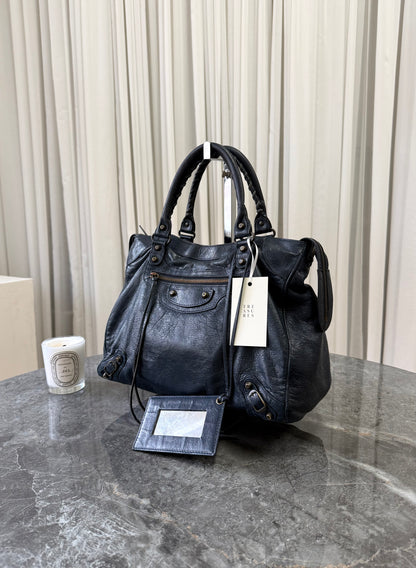 Balenciaga Velo z jehněčí kůže s mosazným hardwarem, foto 3