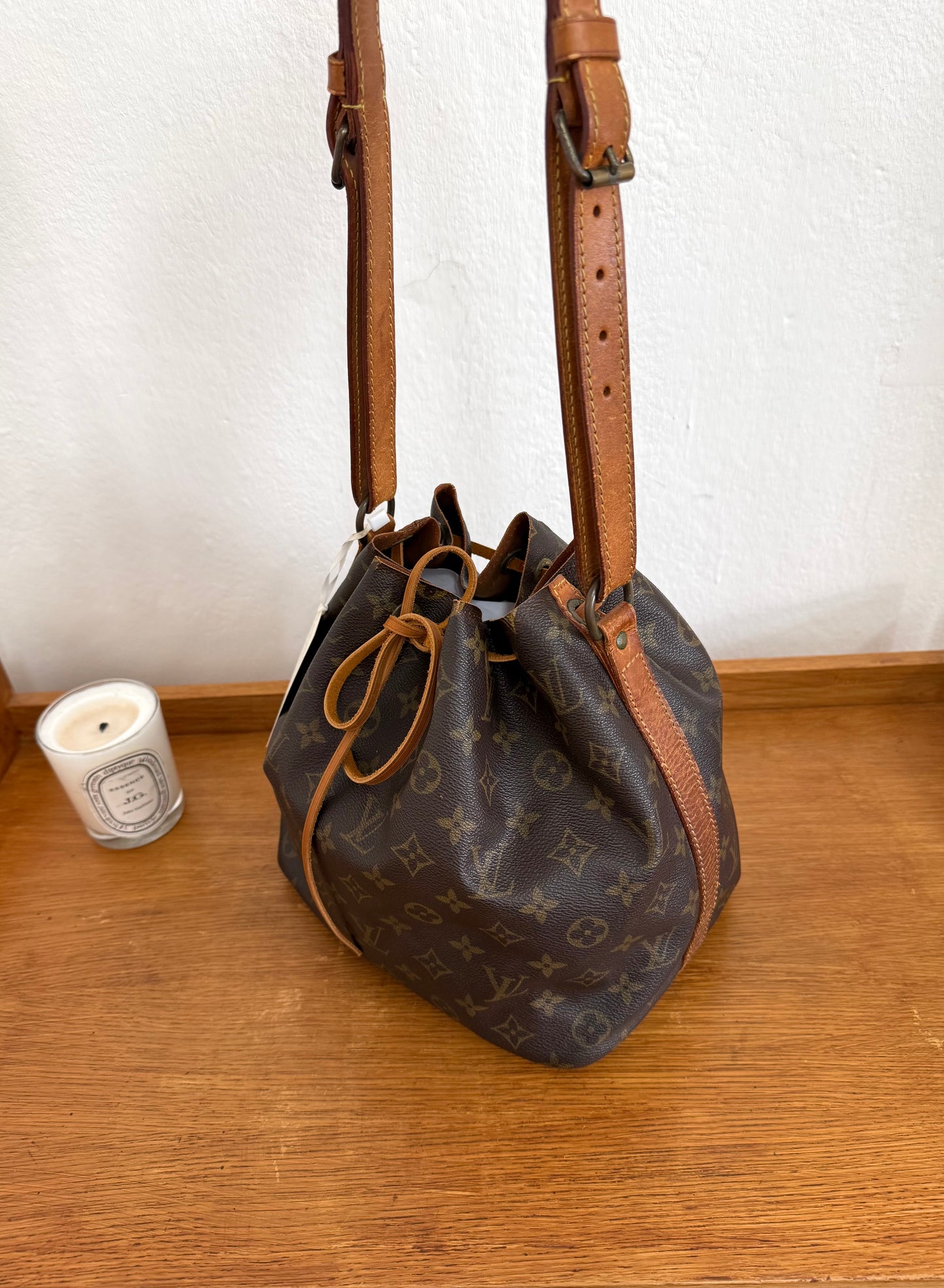 LV PETIT NOÉ MONOGRAM BUCKET BAG