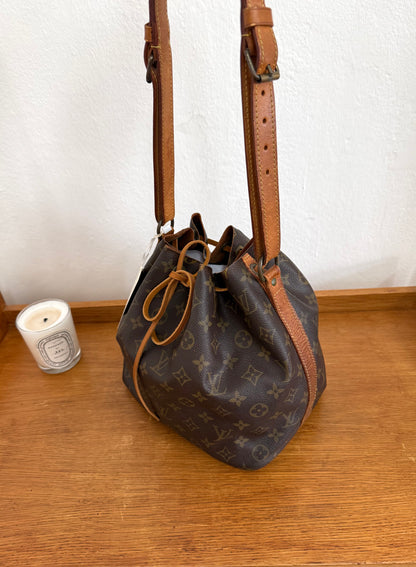 LV PETIT NOÉ MONOGRAM BUCKET BAG
