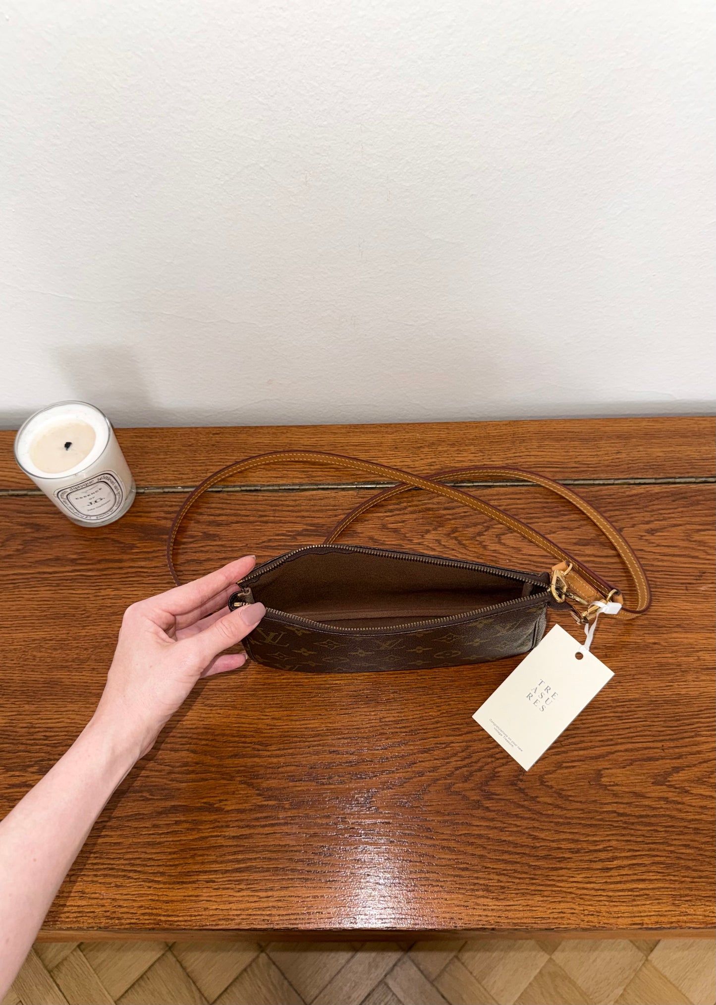 LV POCHETTE