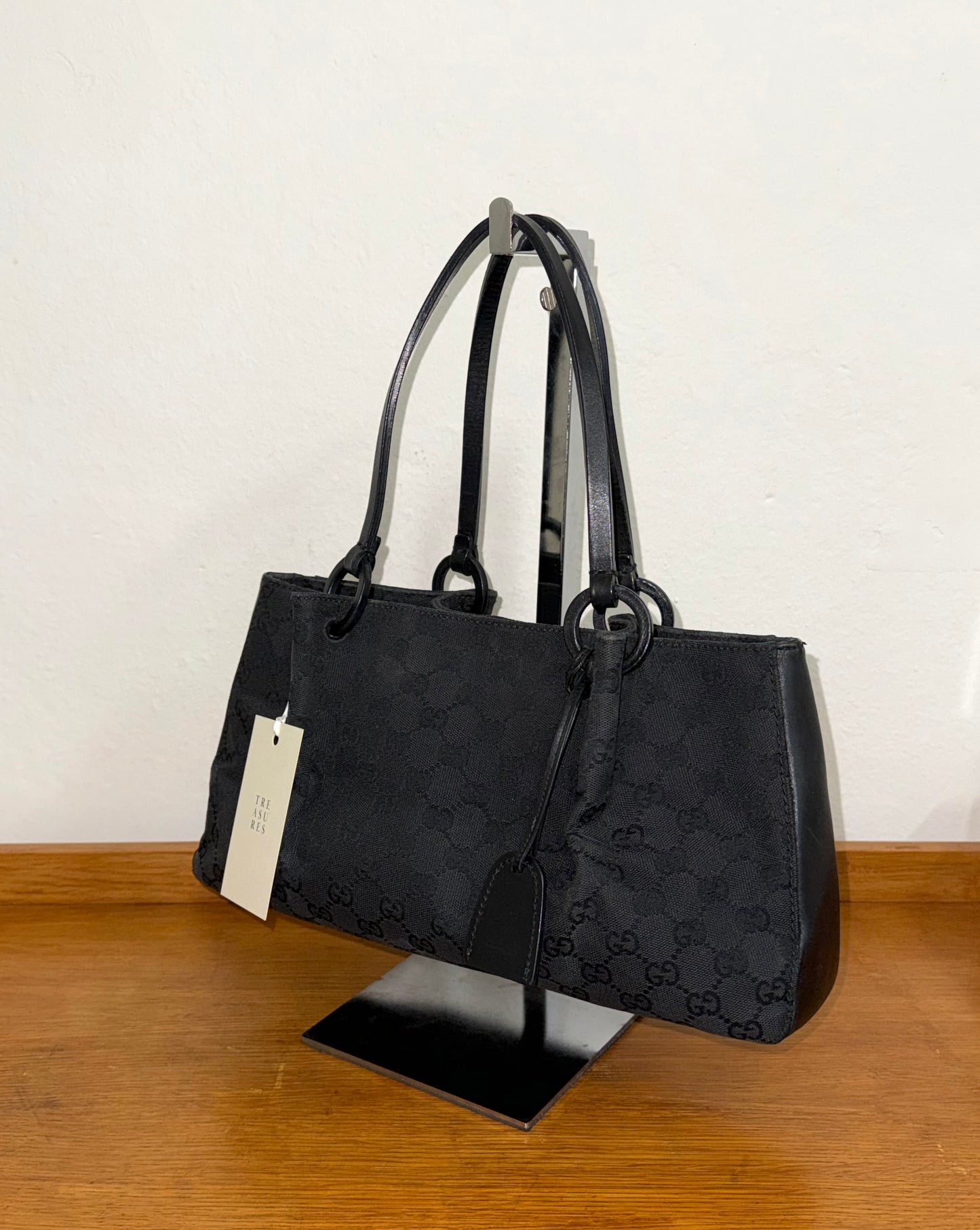 GUCCI GG SHOULDER BAG BLACK WITH POUCH