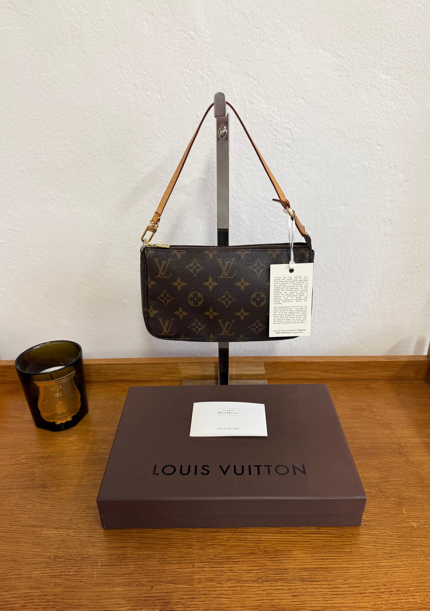 LV POCHETTE