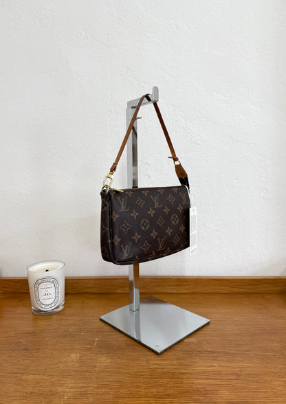 LV POCHETTE