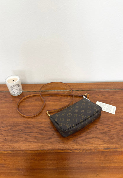 LV POCHETTE