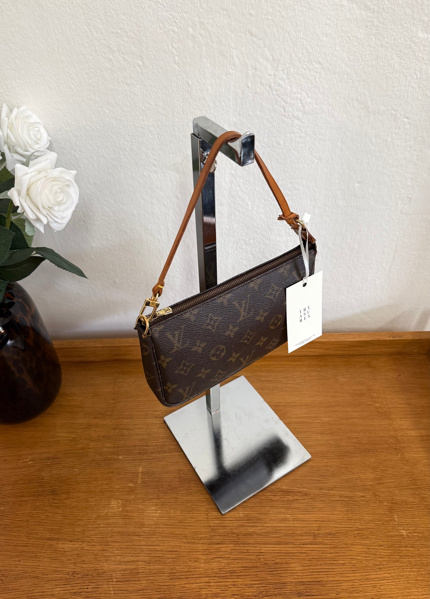 LV POCHETTE
