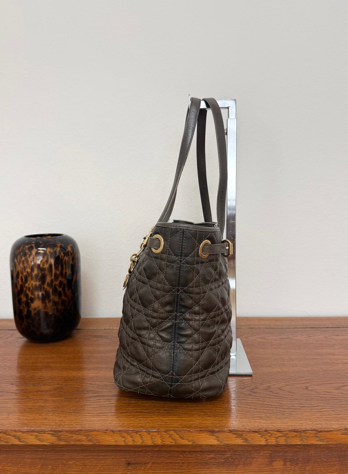 Dior Panarea tote z hnědého coated canvasu Cannage se zlatým hardwarem, foto 7