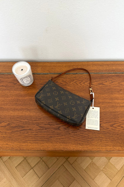 LV Pochette