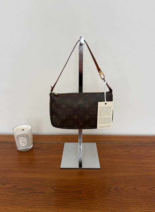 LV Pochette
