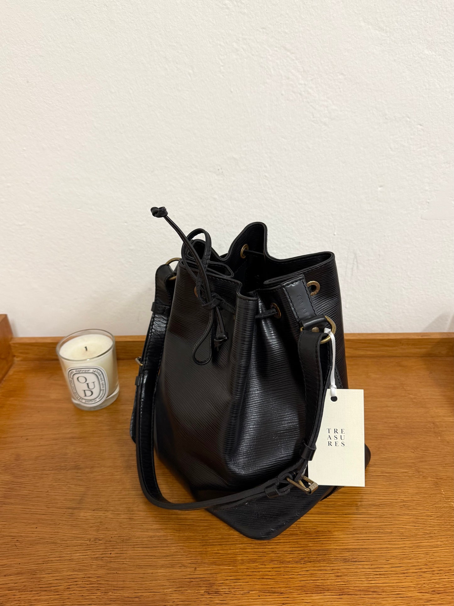 LV EPI PETIT NOÉ BLACK BUCKET BAG