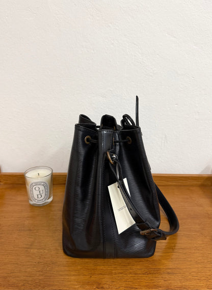 LV EPI PETIT NOÉ BLACK BUCKET BAG