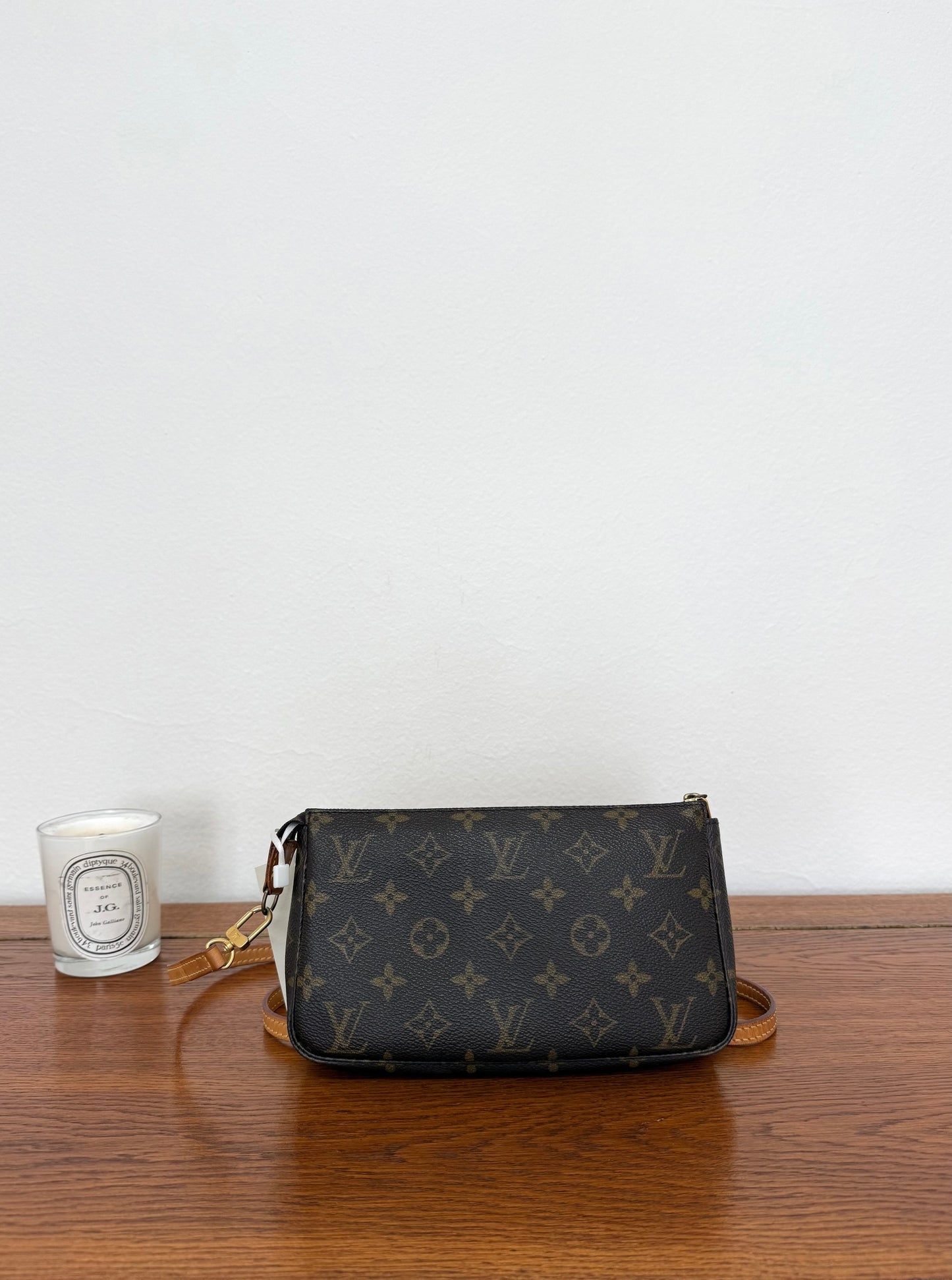 LV POCHETTE
