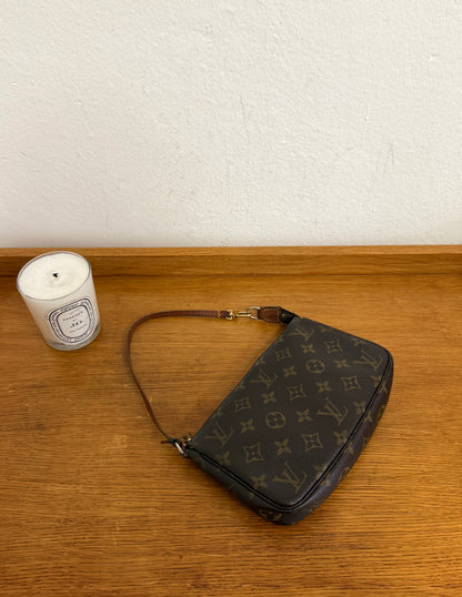 LV POCHETTE