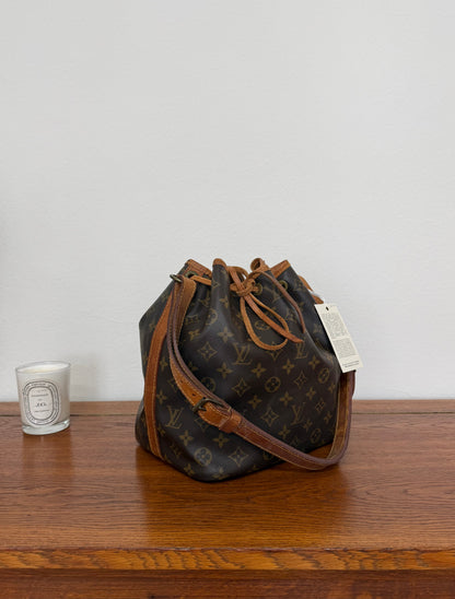 LV PETIT NOÉ MONOGRAM BUCKET BAG 319