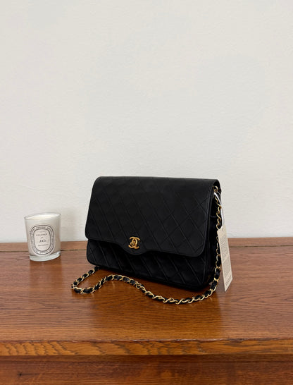 CHANEL BLACK TWIST LOCK FLAP BAG LAMBSKIN GOLD HW